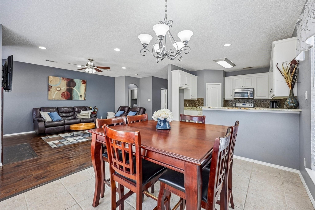 1910 Bentwood Court - Photo 10