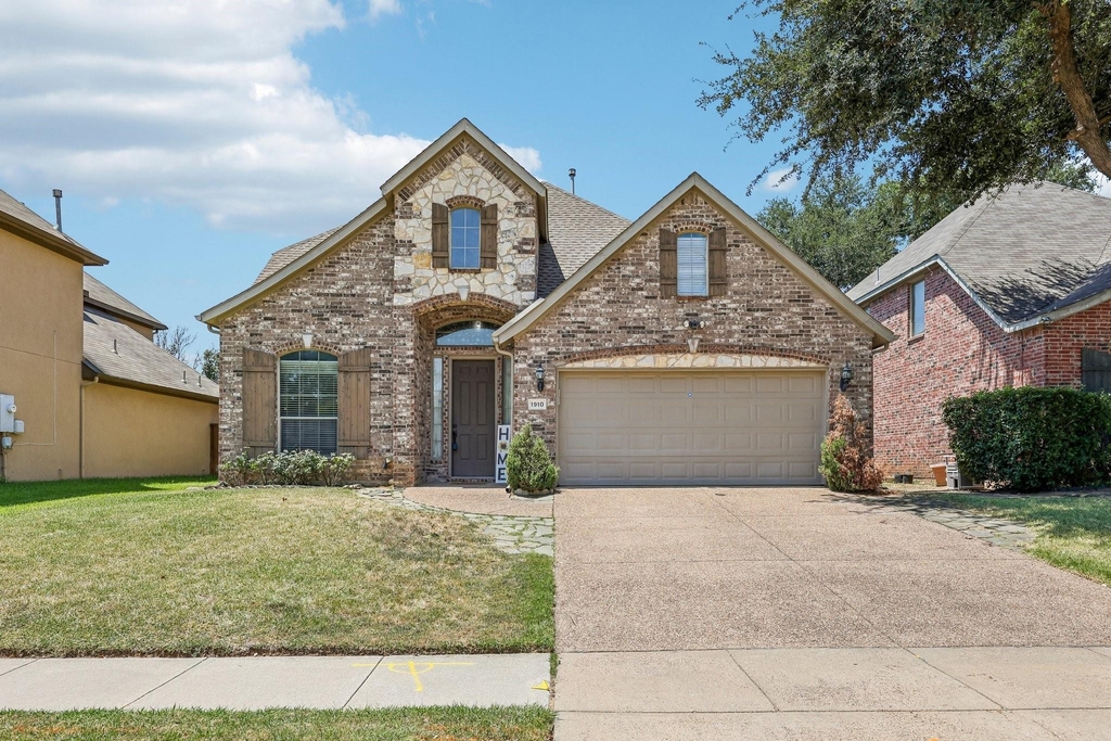 1910 Bentwood Court - Photo 1