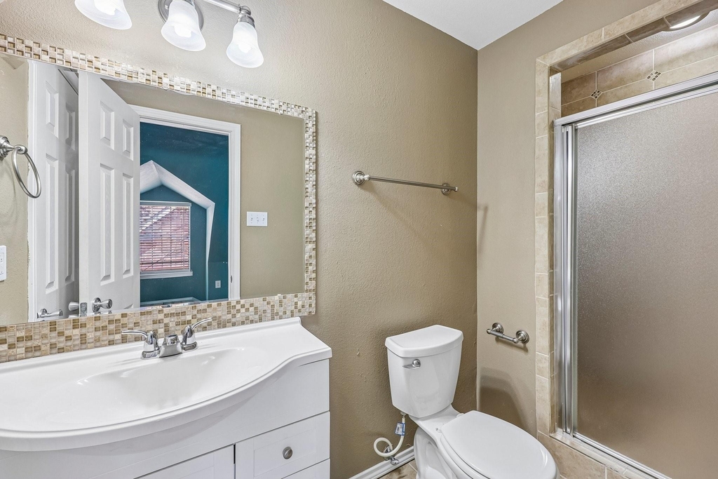 1910 Bentwood Court - Photo 33