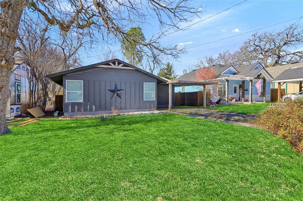 204 N Holly Avenue - Photo 1