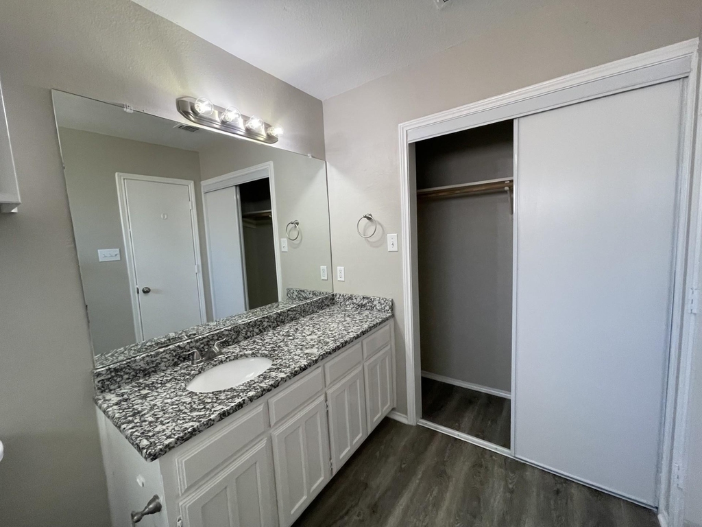5737 Sterling Green Trail - Photo 8