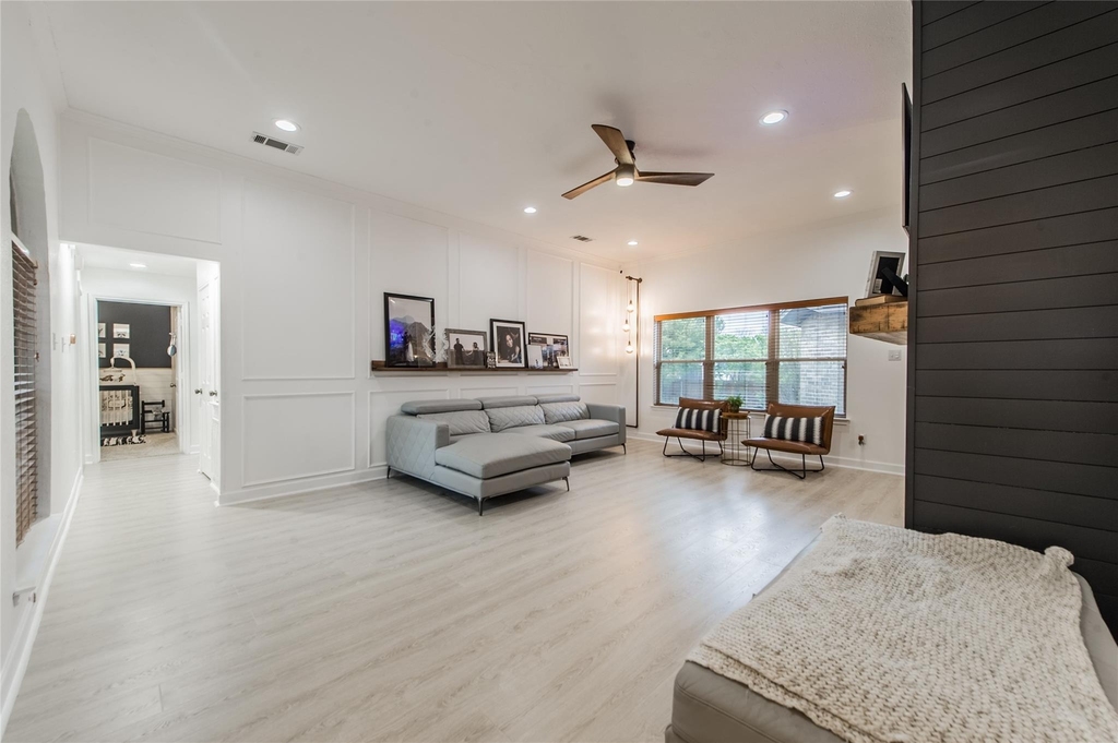 2901 Hampshire Drive - Photo 5