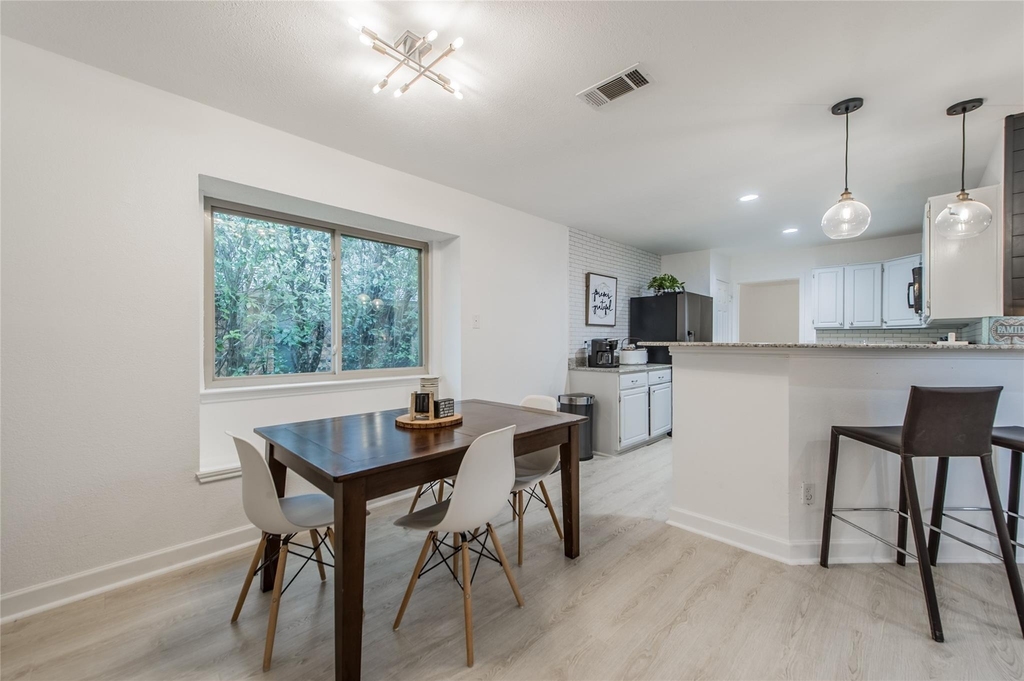2901 Hampshire Drive - Photo 14
