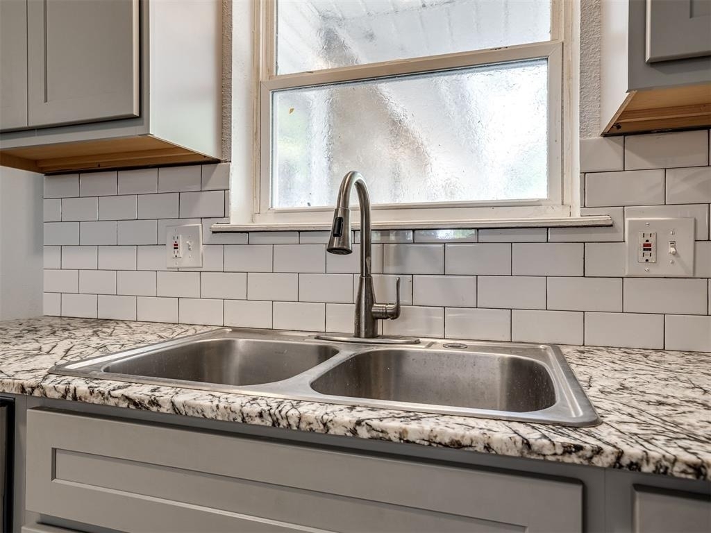 8900 S Hillcrest Drive - Photo 11