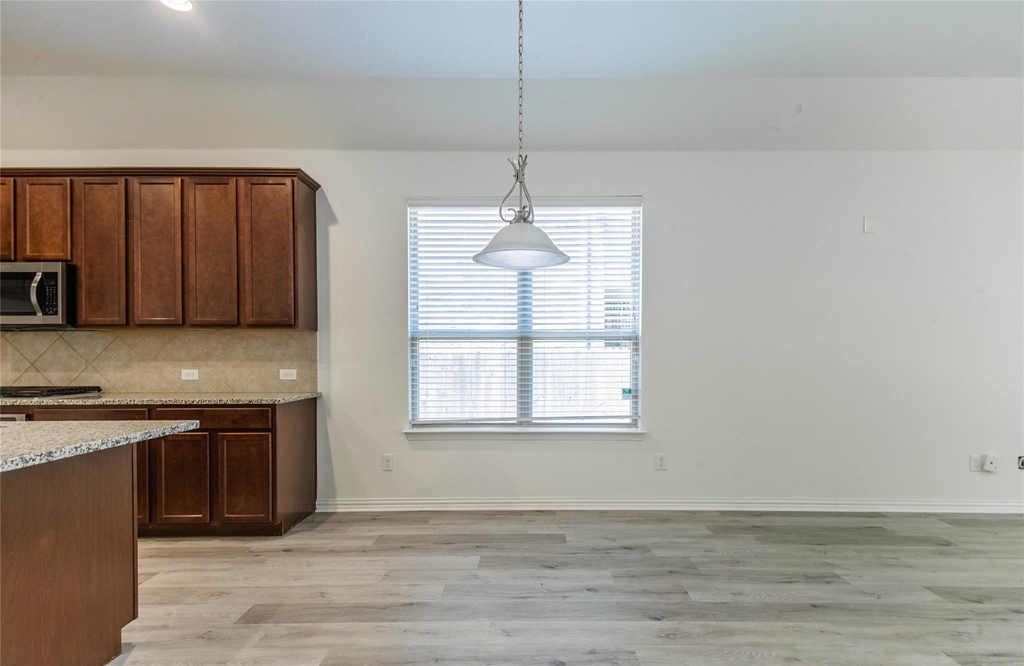 1404 Suttonview Drive - Photo 11