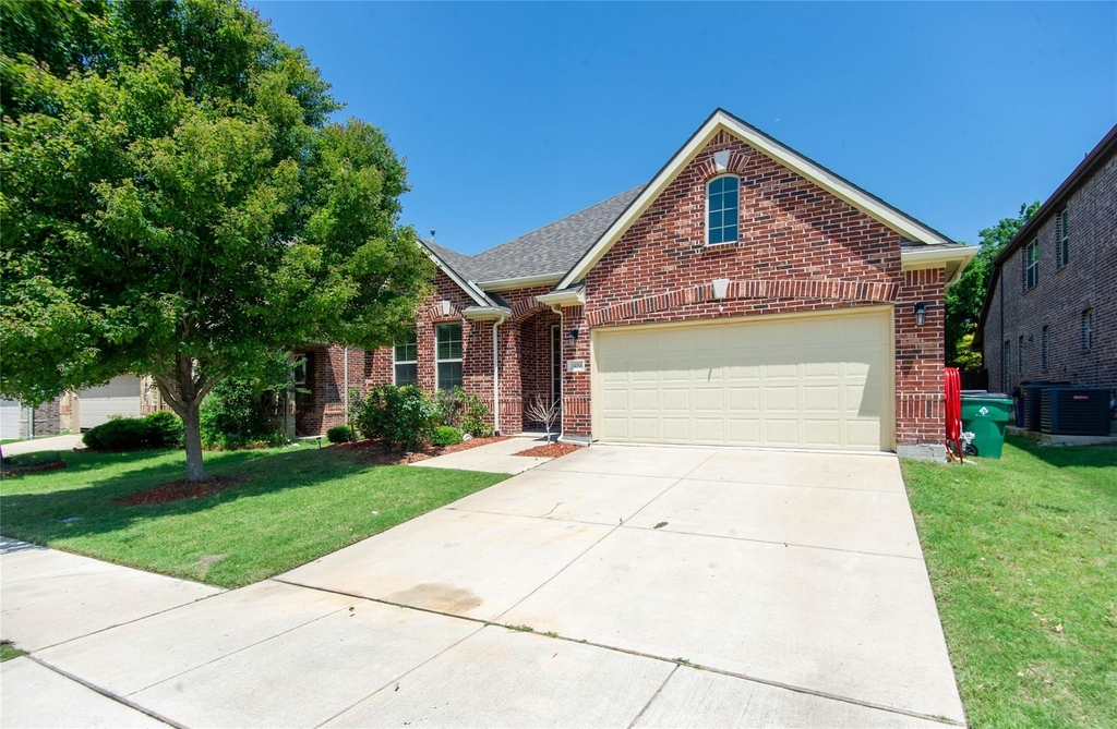 1404 Suttonview Drive - Photo 1