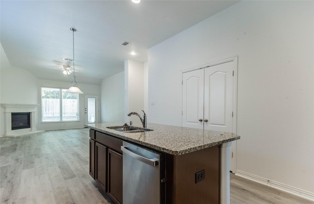 1404 Suttonview Drive - Photo 8