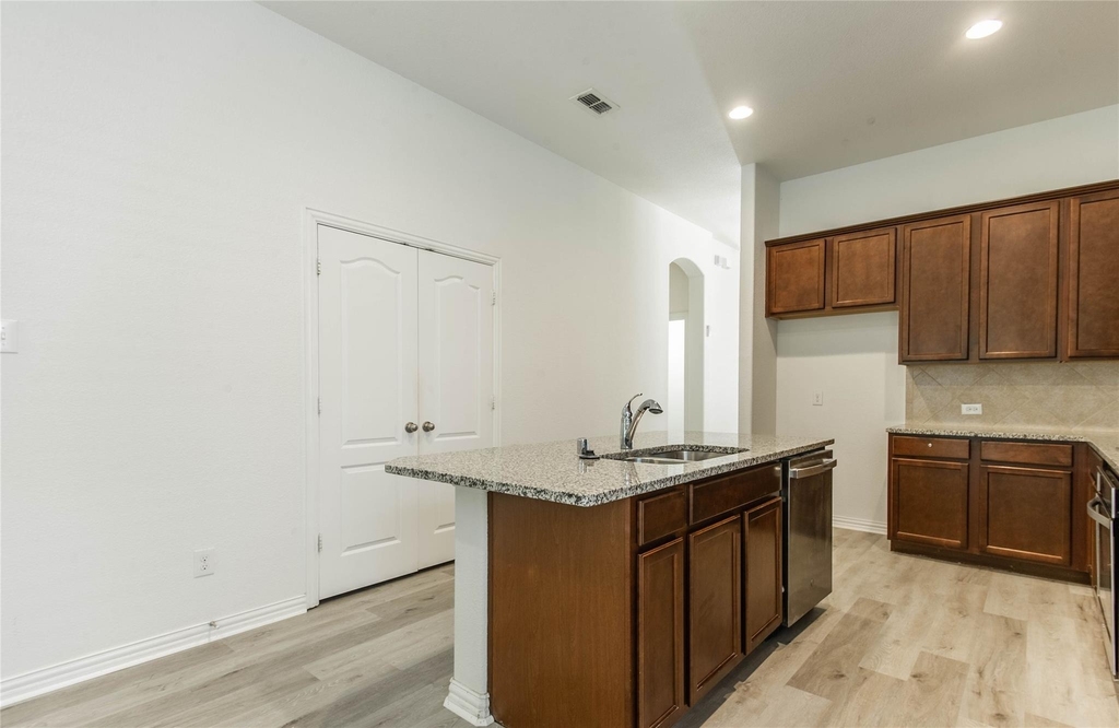 1404 Suttonview Drive - Photo 16