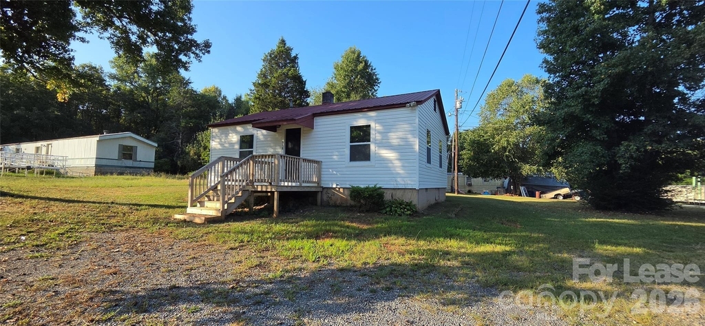 918 Mountain Crest Drive - Photo 0