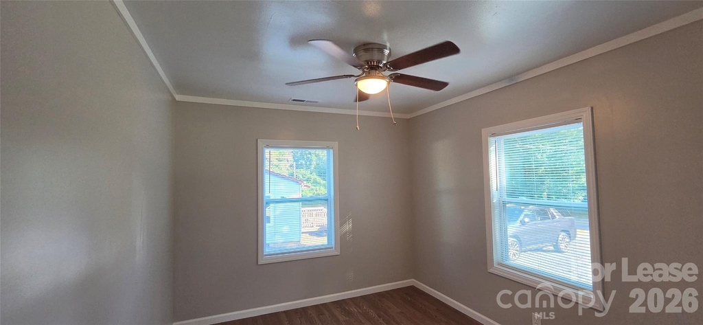 918 Mountain Crest Drive - Photo 8