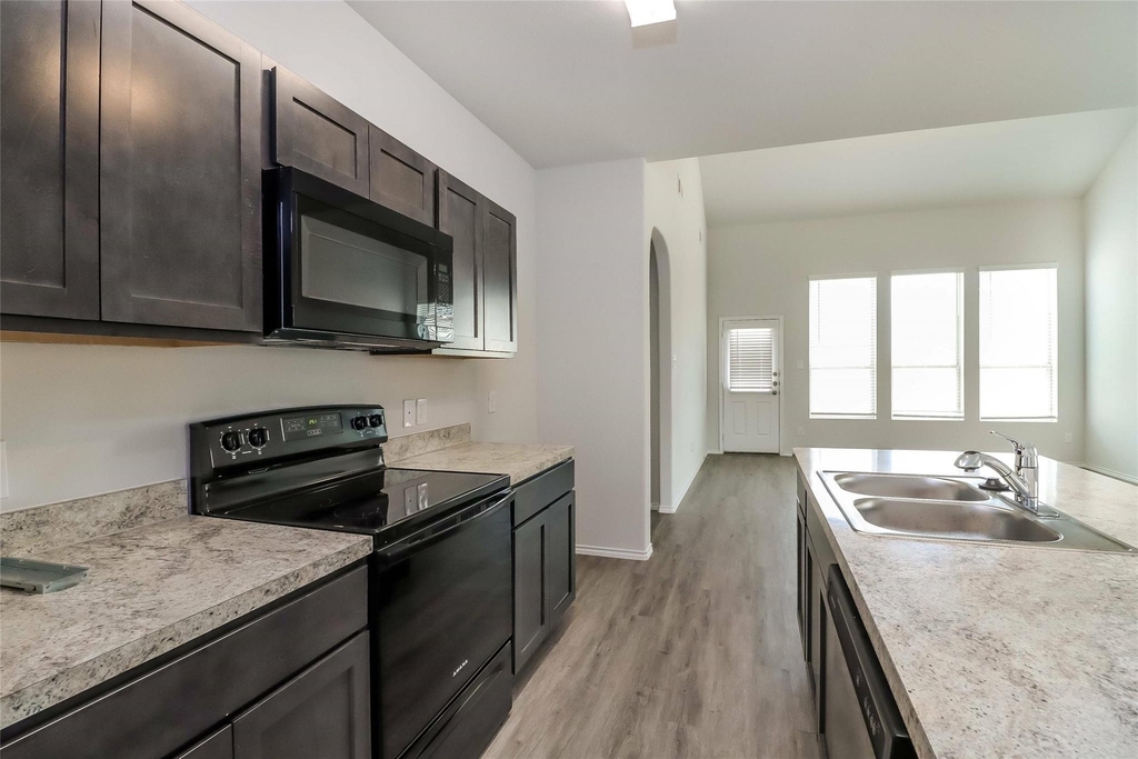2713 Bear Oak Drive - Photo 3