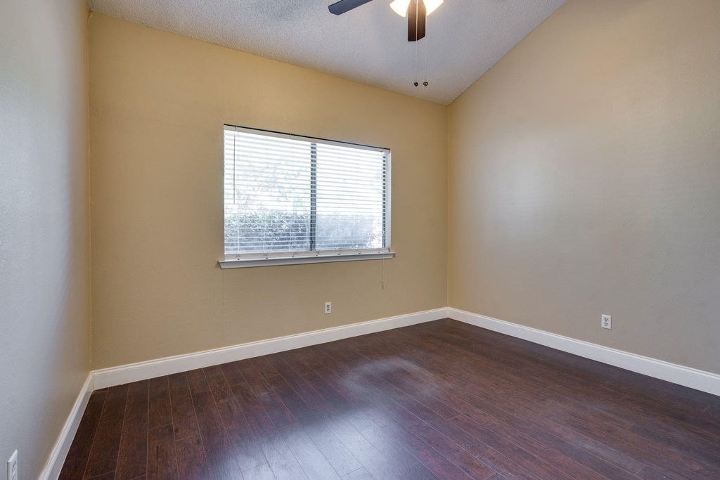 613 Hunters Glen Street - Photo 14