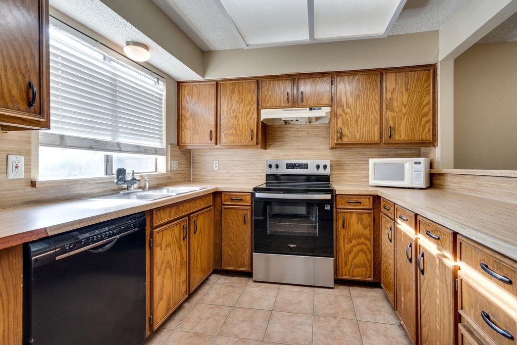 613 Hunters Glen Street - Photo 7