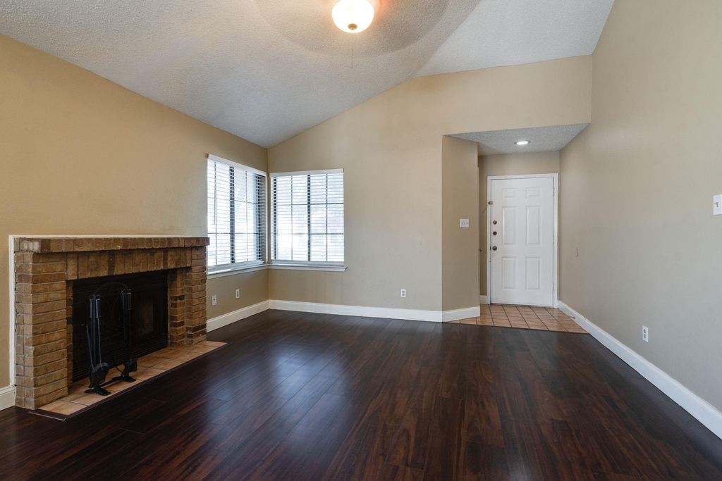 613 Hunters Glen Street - Photo 4