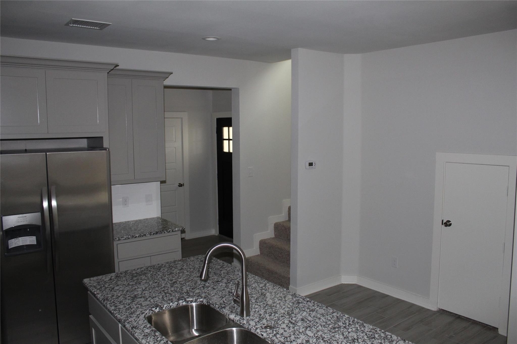 810 Dover - Photo 4