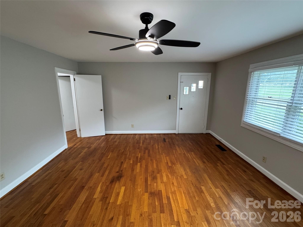 2112 Stewart Avenue N - Photo 2