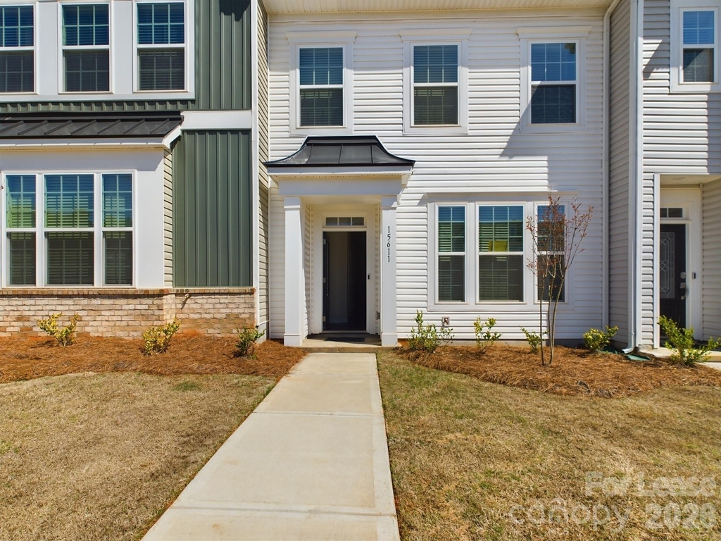 15611 Country House Street - Photo 0