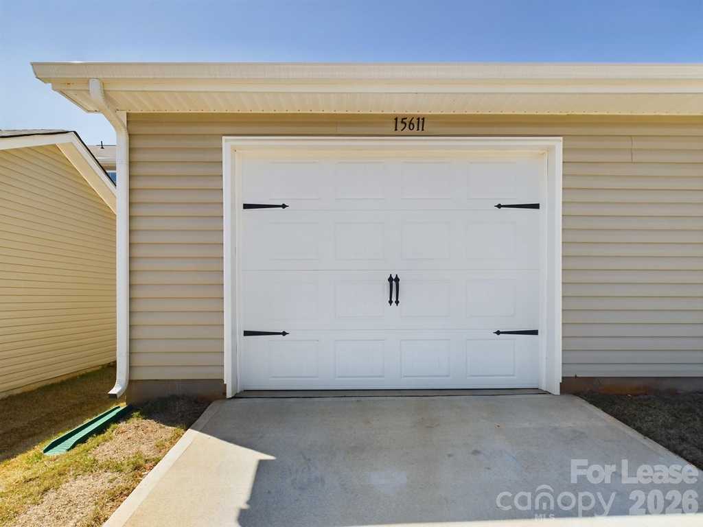 15611 Country House Street - Photo 28