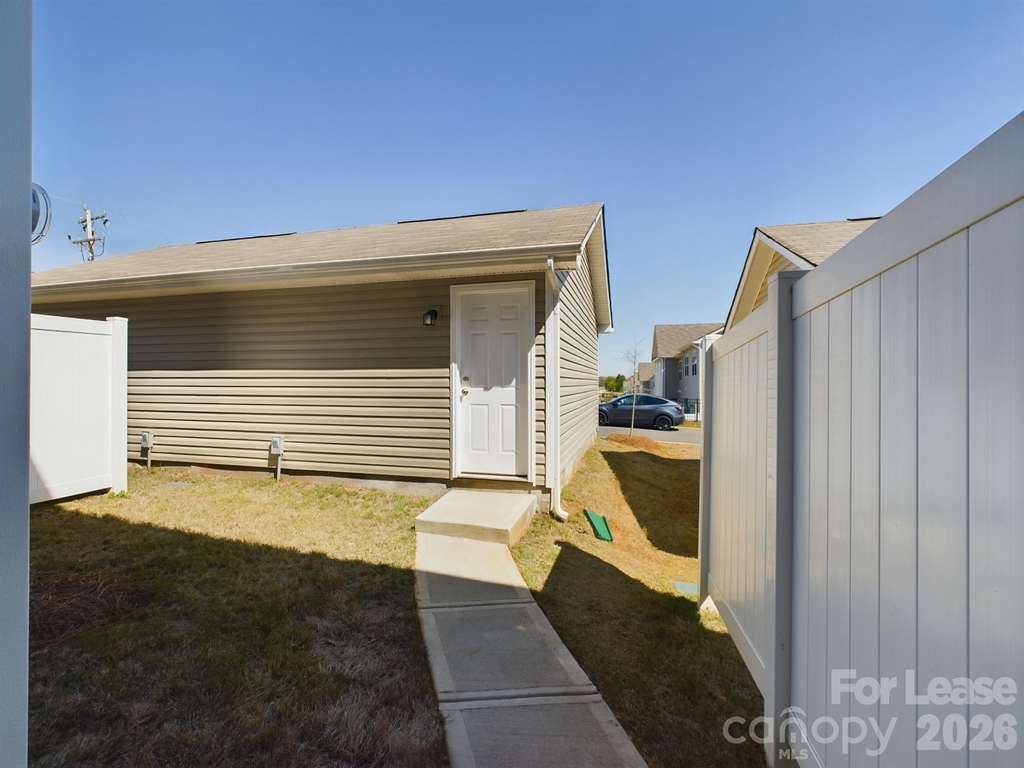 15611 Country House Street - Photo 27