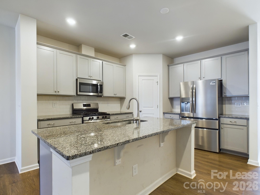 15611 Country House Street - Photo 4