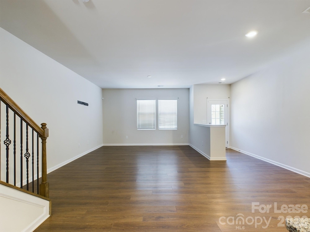 15611 Country House Street - Photo 7