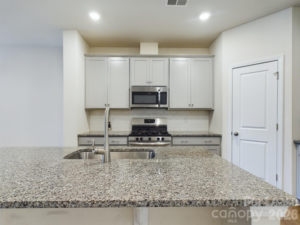 15611 Country House Street - Photo 3