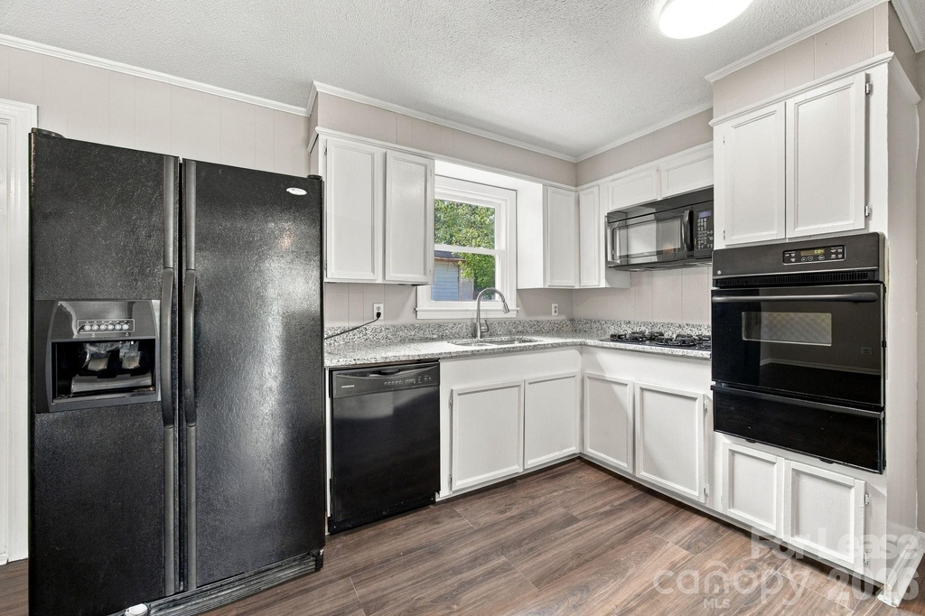 4921 Benton Avenue - Photo 6