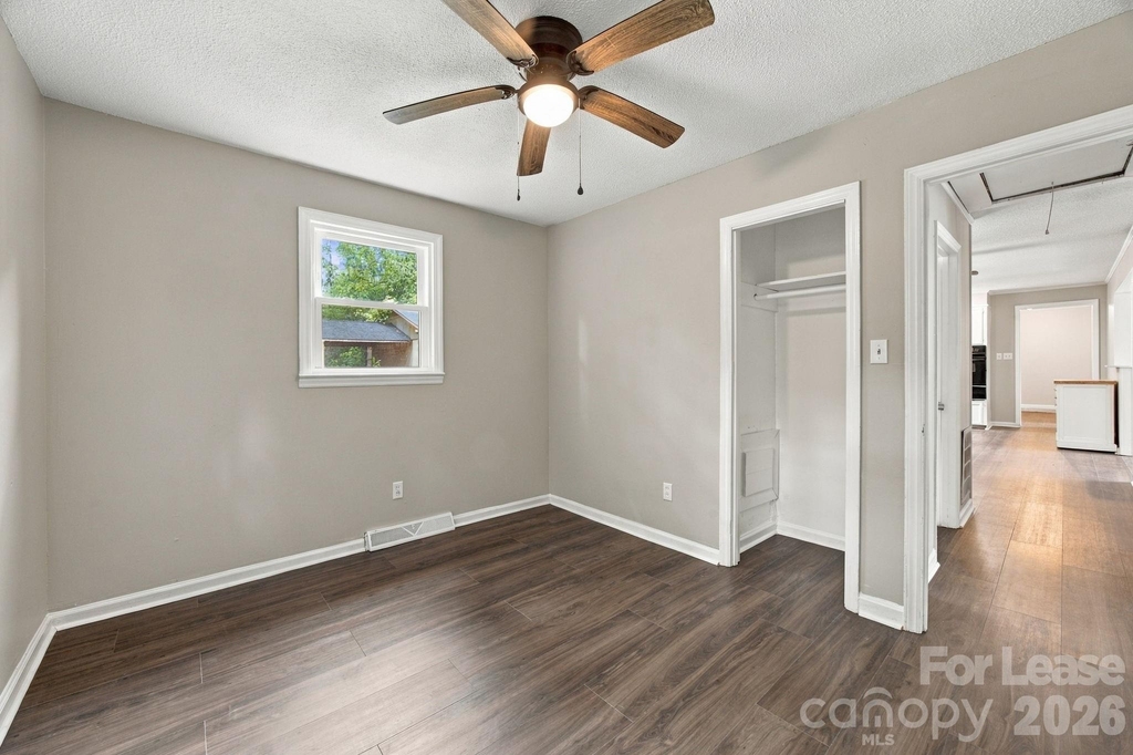 4921 Benton Avenue - Photo 11