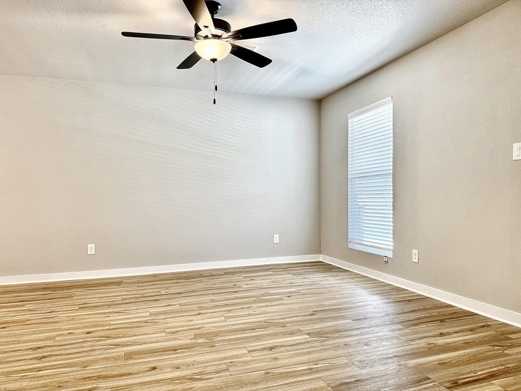 2384 Miller Street - Photo 2