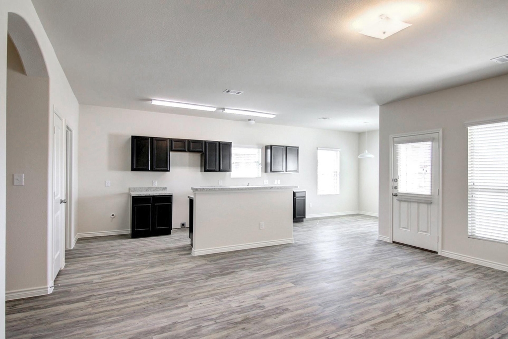 2035 Augusta Street - Photo 4