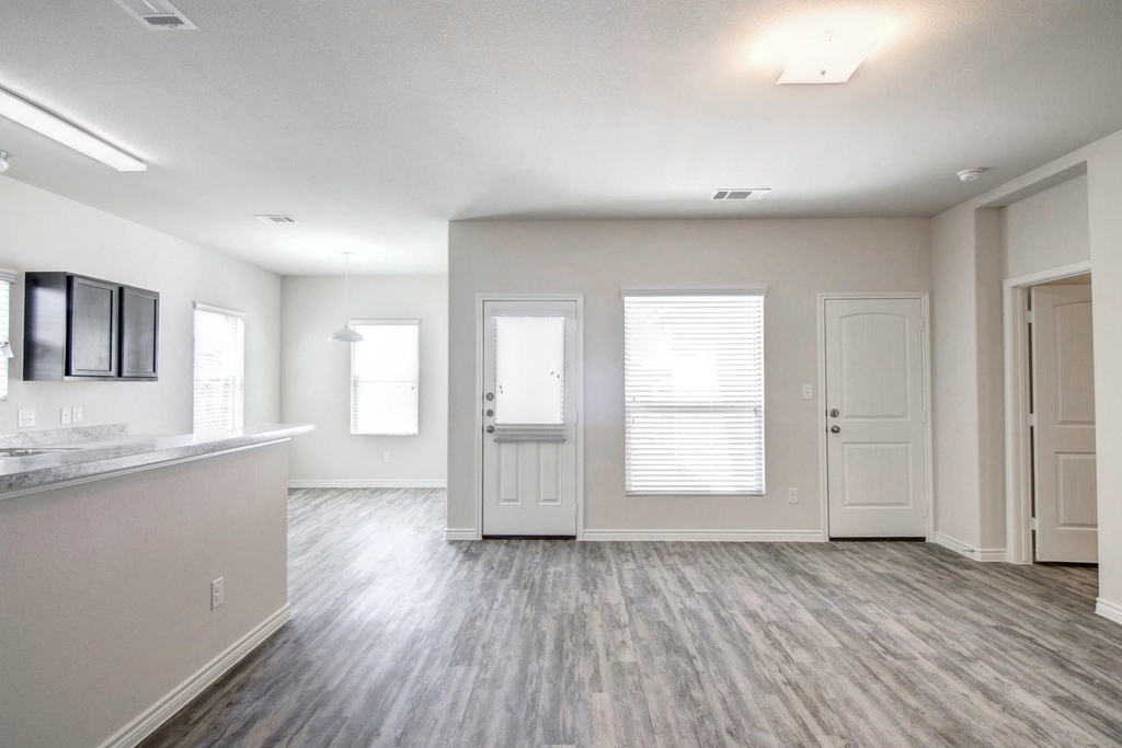 2035 Augusta Street - Photo 5