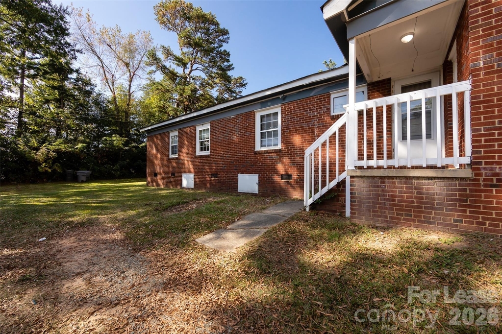 3427 Meredith Avenue - Photo 3