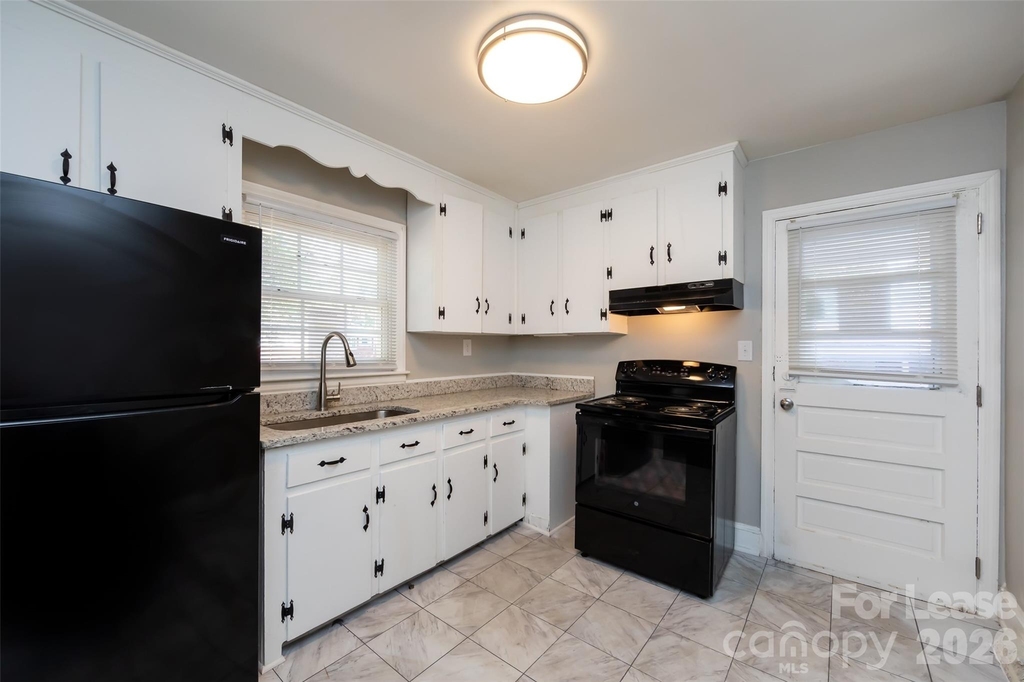 3427 Meredith Avenue - Photo 11