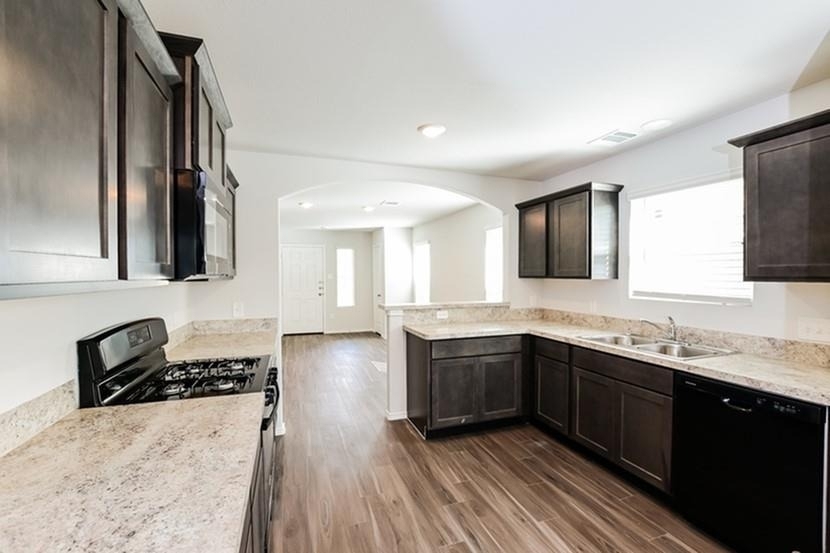 518 Thompson Place - Photo 2