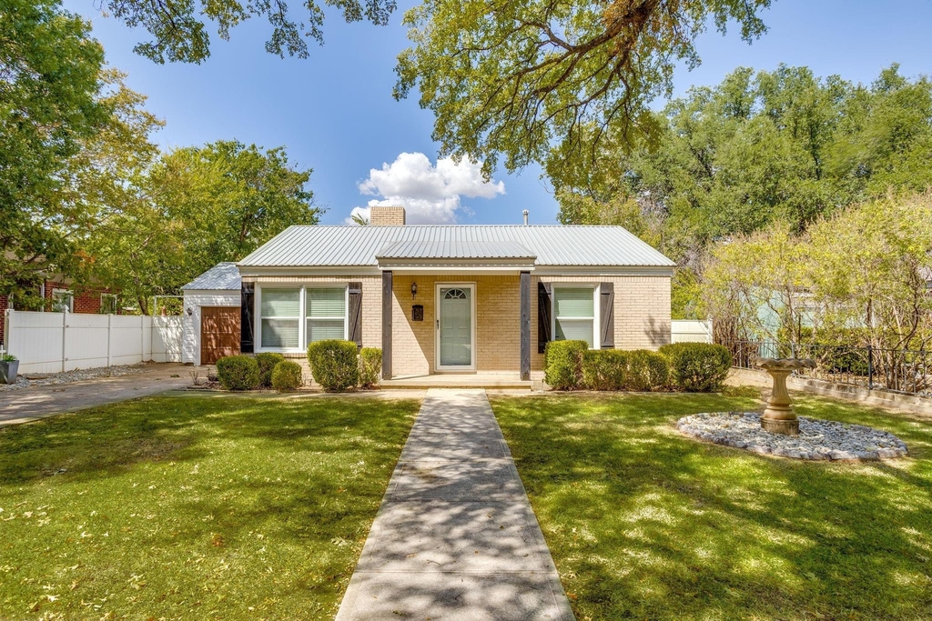 6404 Malvey Avenue - Photo 0