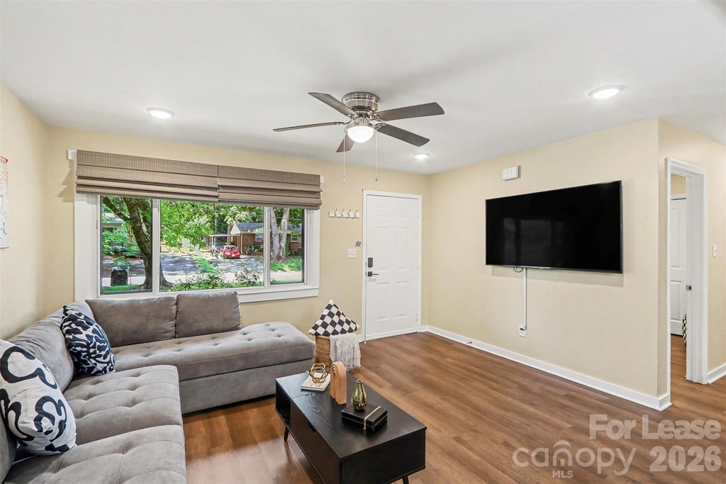 2616 Springway Drive - Photo 2