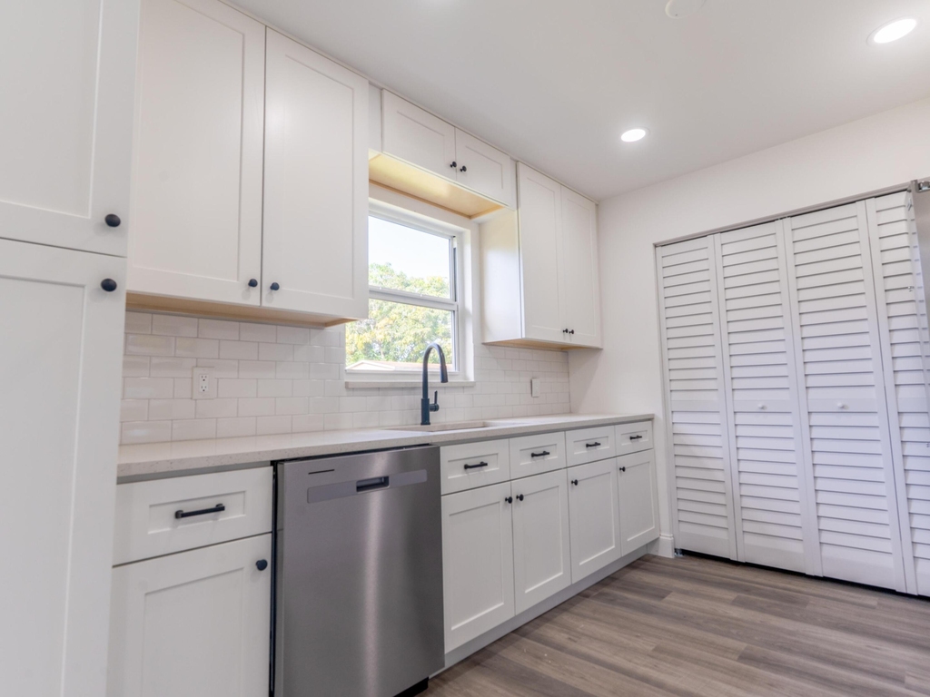 1229 18th Avenue N - Photo 3