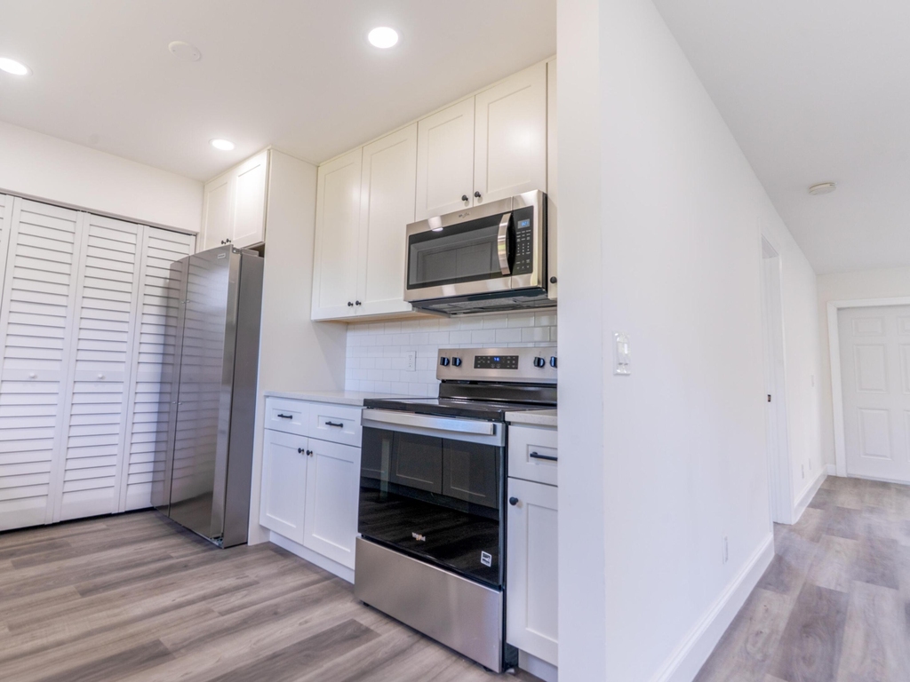 1229 18th Avenue N - Photo 2