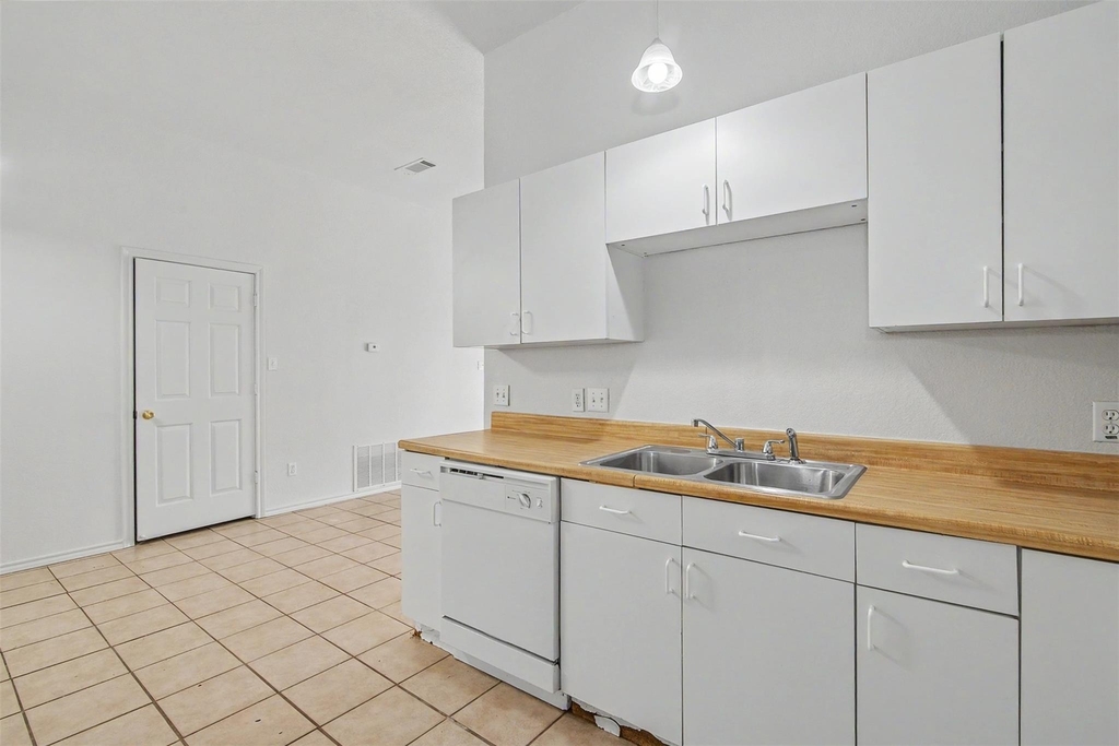 210 Joshua Boulevard - Photo 11