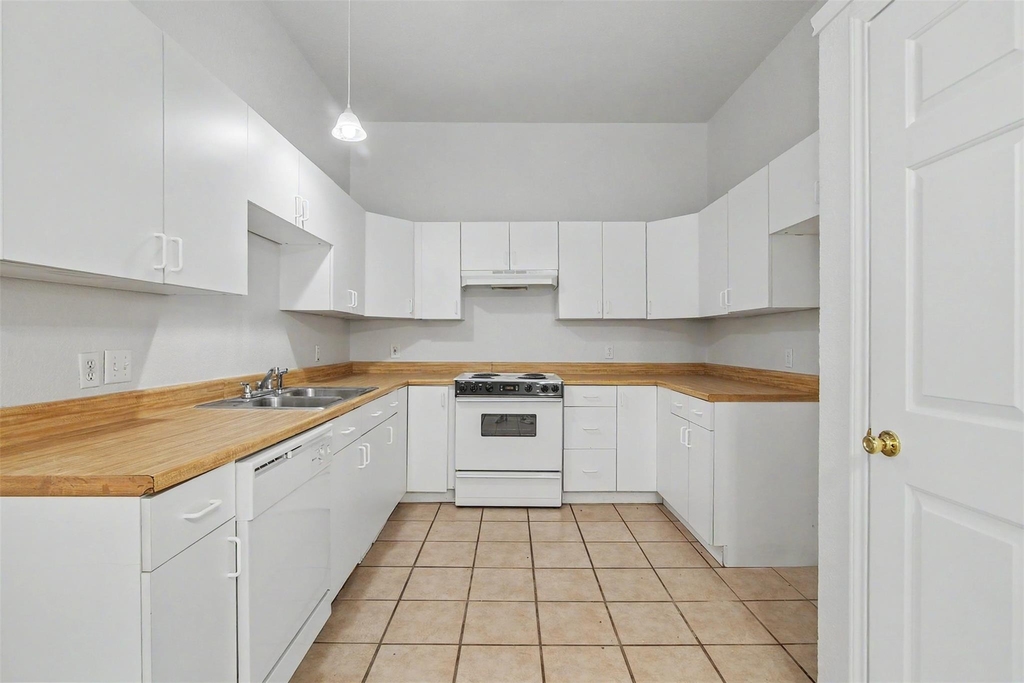 210 Joshua Boulevard - Photo 8