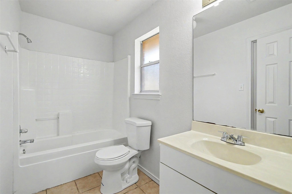 210 Joshua Boulevard - Photo 14