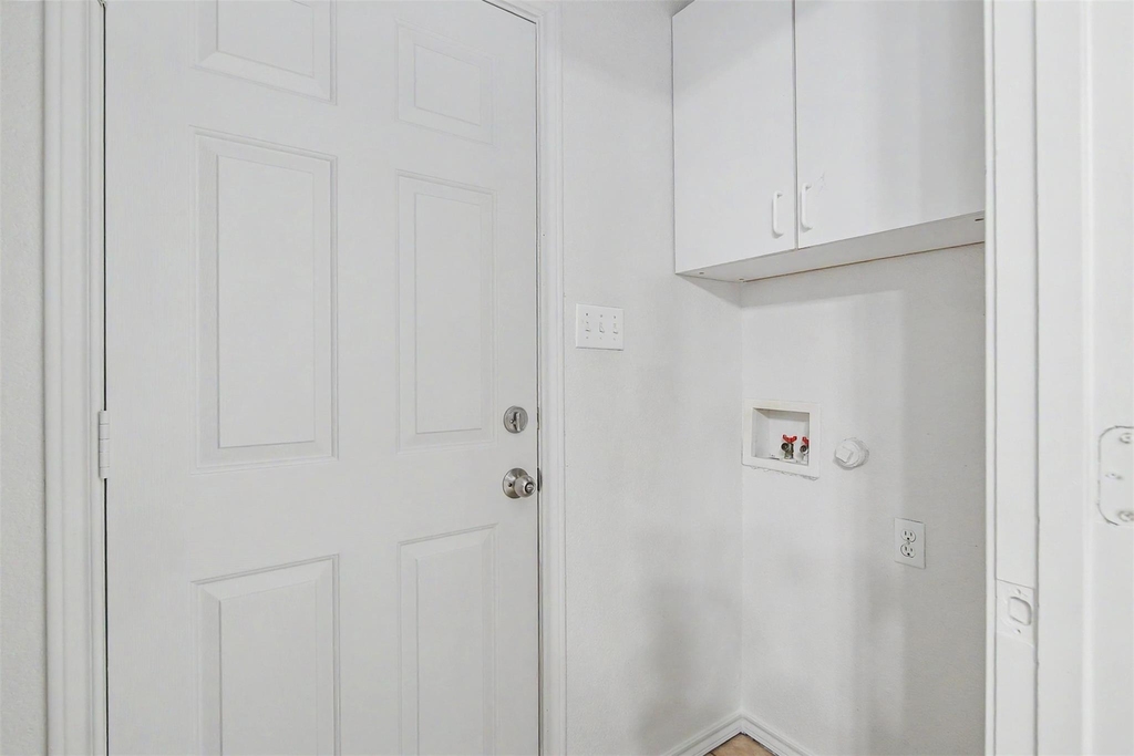 210 Joshua Boulevard - Photo 18