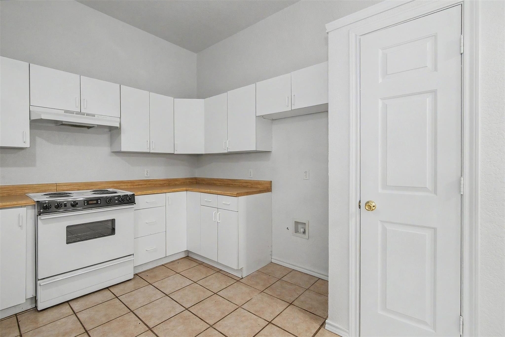 210 Joshua Boulevard - Photo 10
