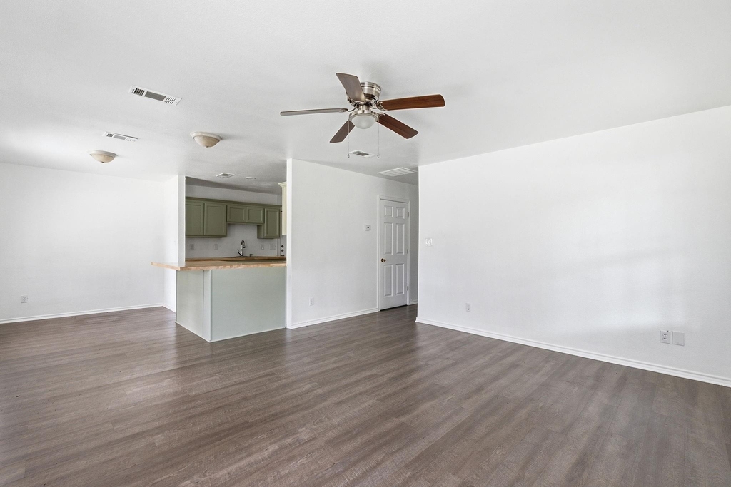 604 S Maxey Street - Photo 9
