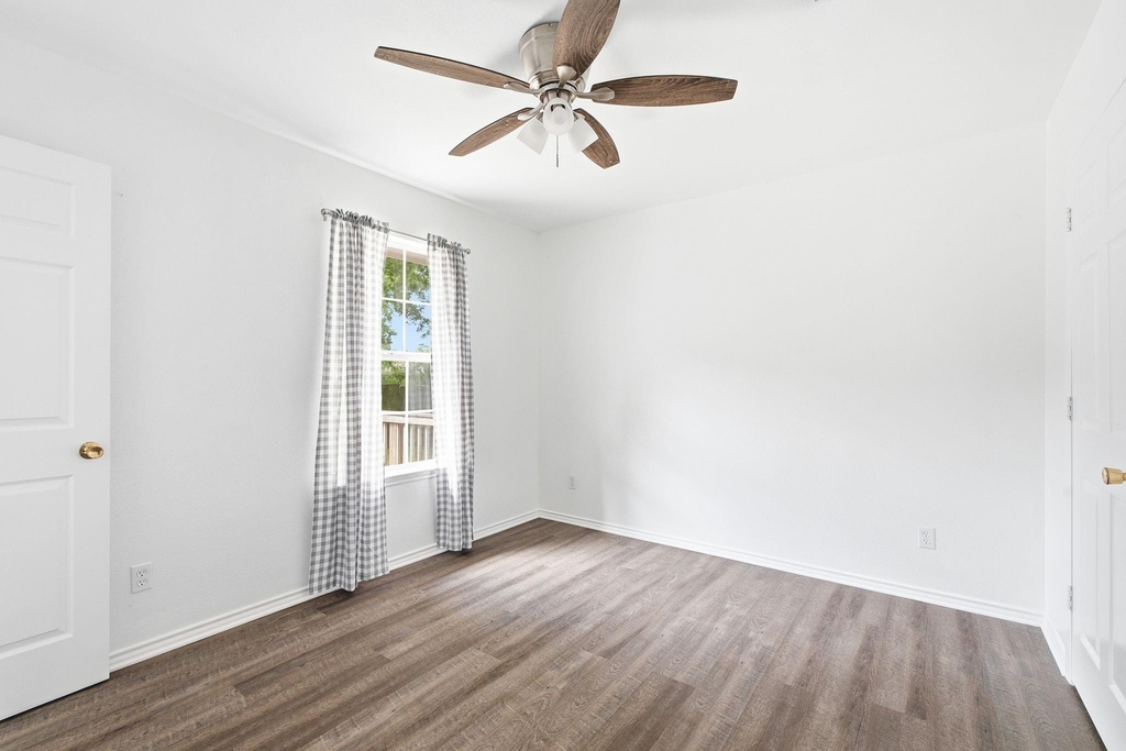 604 S Maxey Street - Photo 12