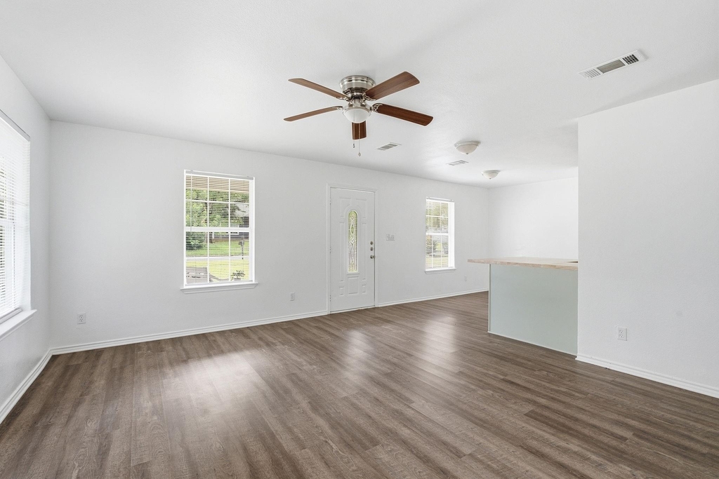604 S Maxey Street - Photo 4