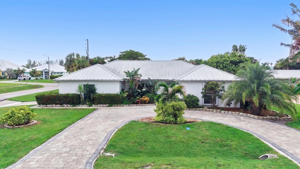 1577 Thumb Point Drive - Photo 0
