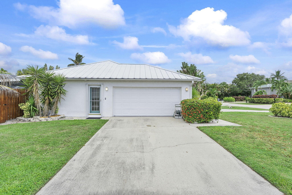 1577 Thumb Point Drive - Photo 1
