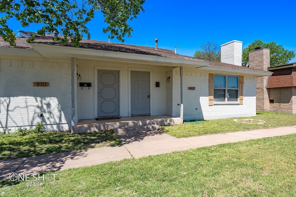 912 N Judge Ely Street - Photo 1
