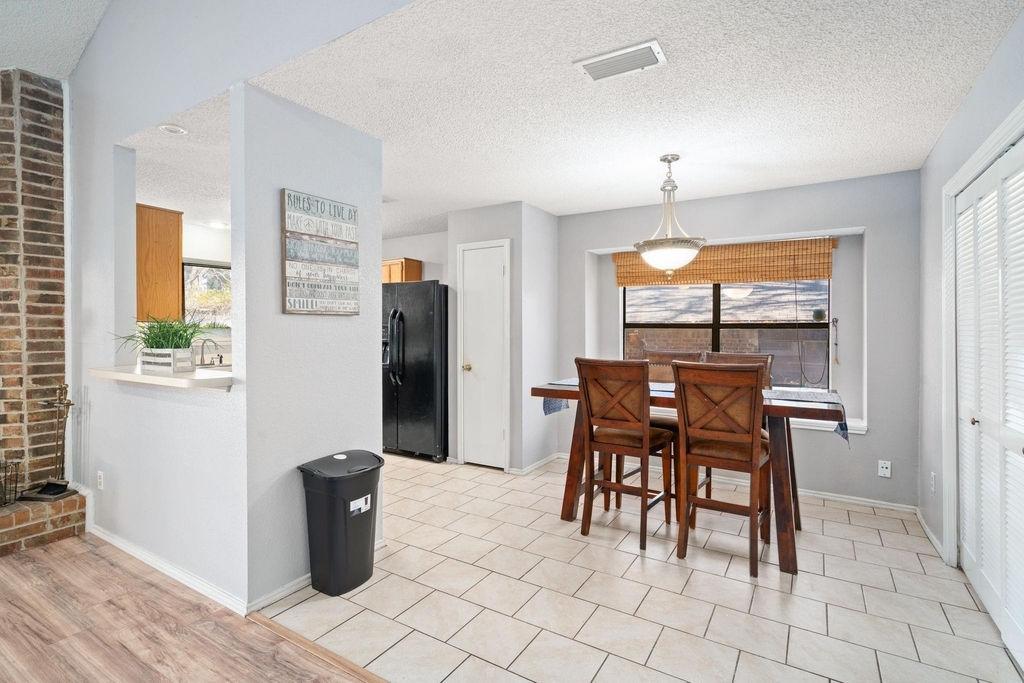 2334 Dartmouth Drive - Photo 2